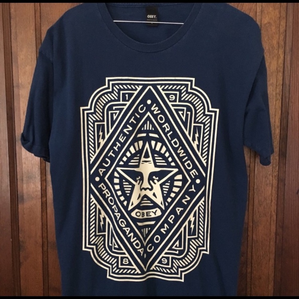 Obey propaganda design. Navy. 100% cotton.